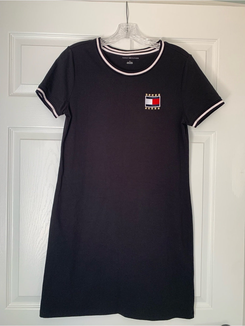 Tommy Hilfiger Black Short-Sleeve Logo Shift Dress with White Trim Medium Preppy